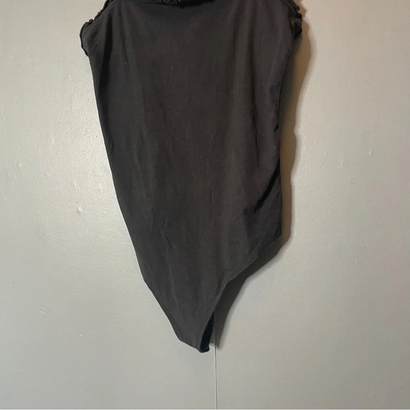 Abercrombie & Fitch black ruffle hem bodysuit women size medium - Picture 3 of 11